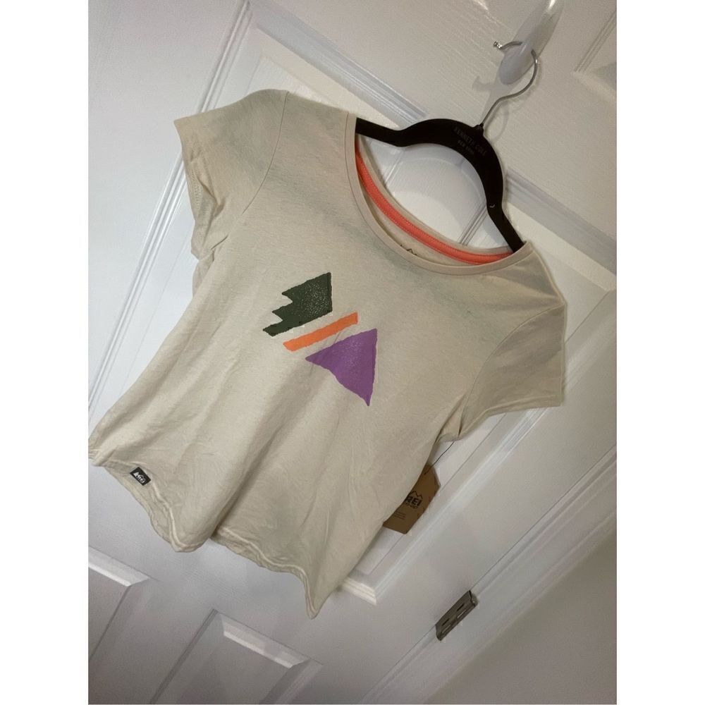 REI girls tshirt short sleeve size XL. NWT